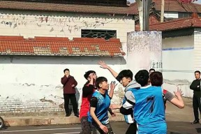 橄榄球赛场再起风云:燕山赤兔队击败漓江火箭队,脚步移动更到位边后卫成为亮点